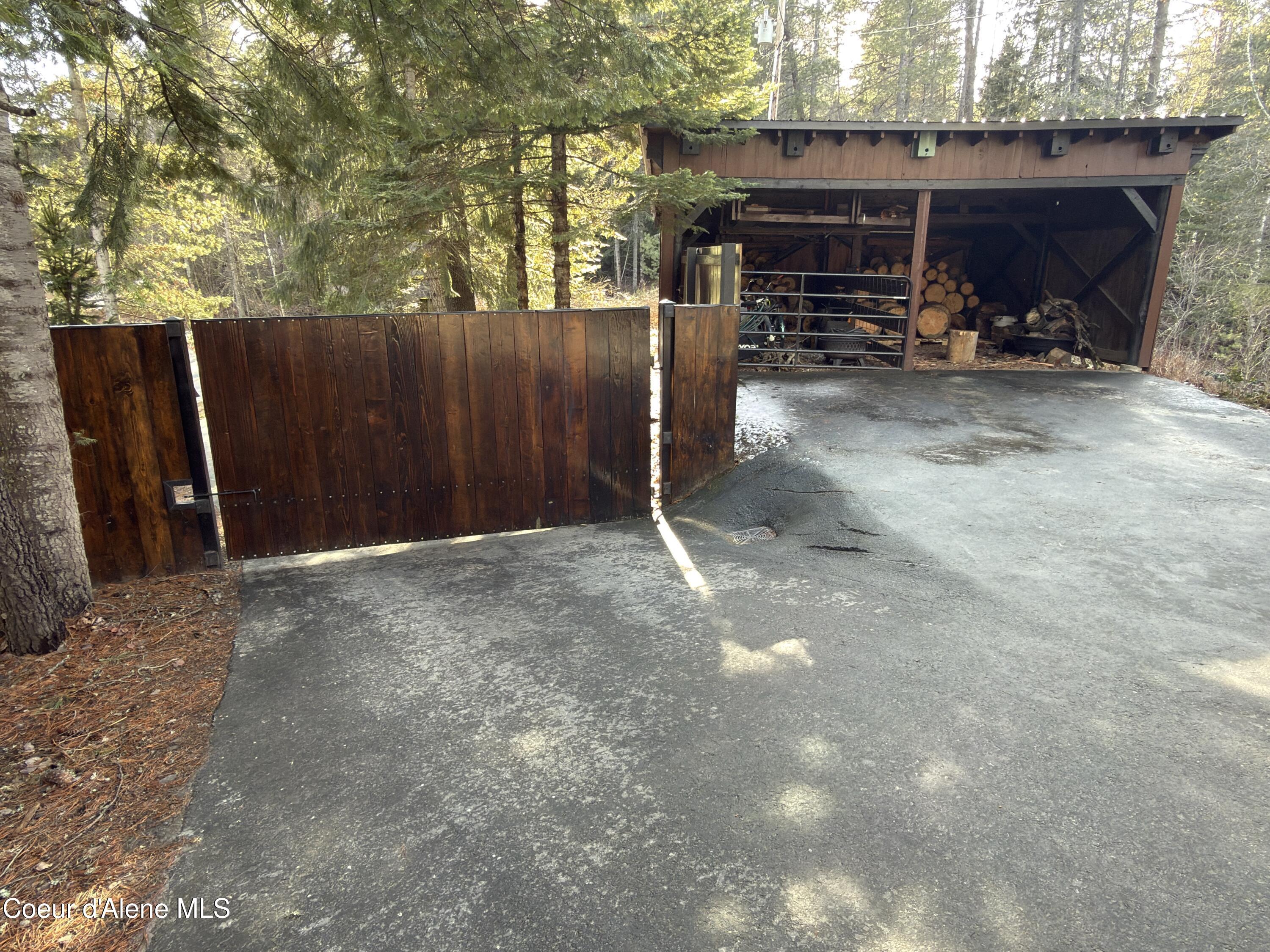 2727 Selkirk Road Sandpoint, ID 83864 - Photo 33 of 68 EntryGate