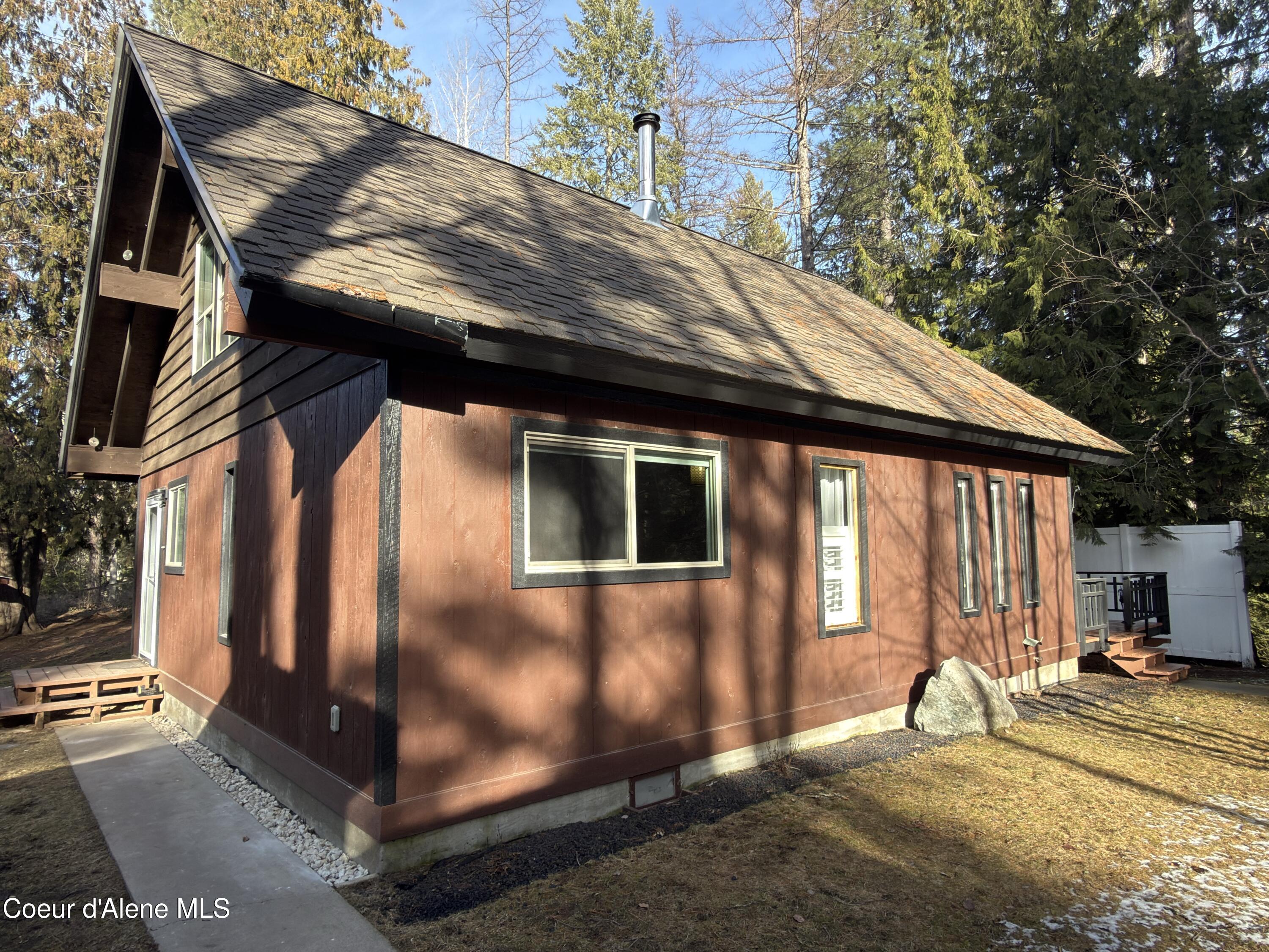 2727 Selkirk Road Sandpoint, ID 83864 - Photo 35 of 68 ExteriorBackCorner