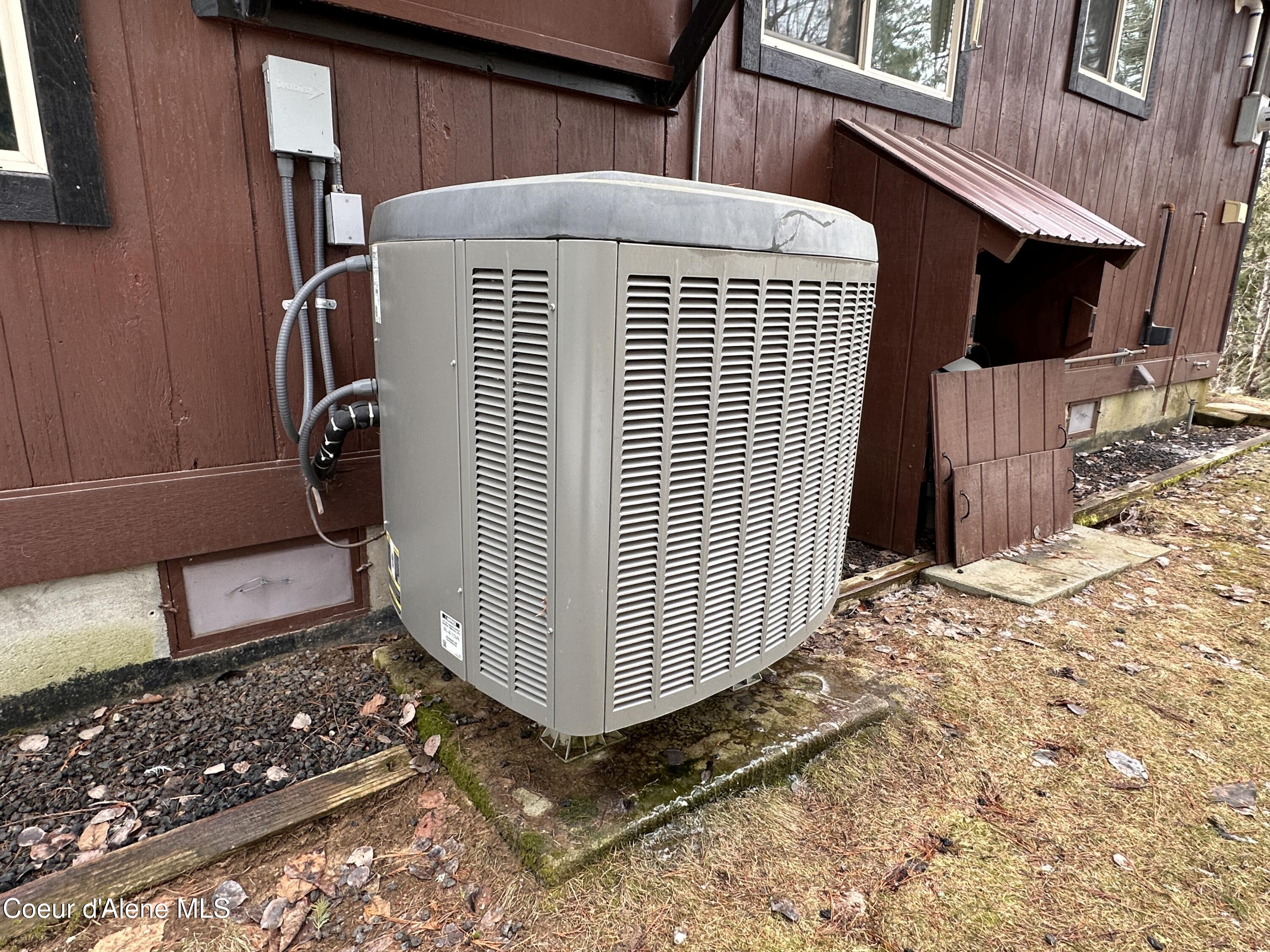 2727 Selkirk Road Sandpoint, ID 83864 - Photo 43 of 68 HeatPump