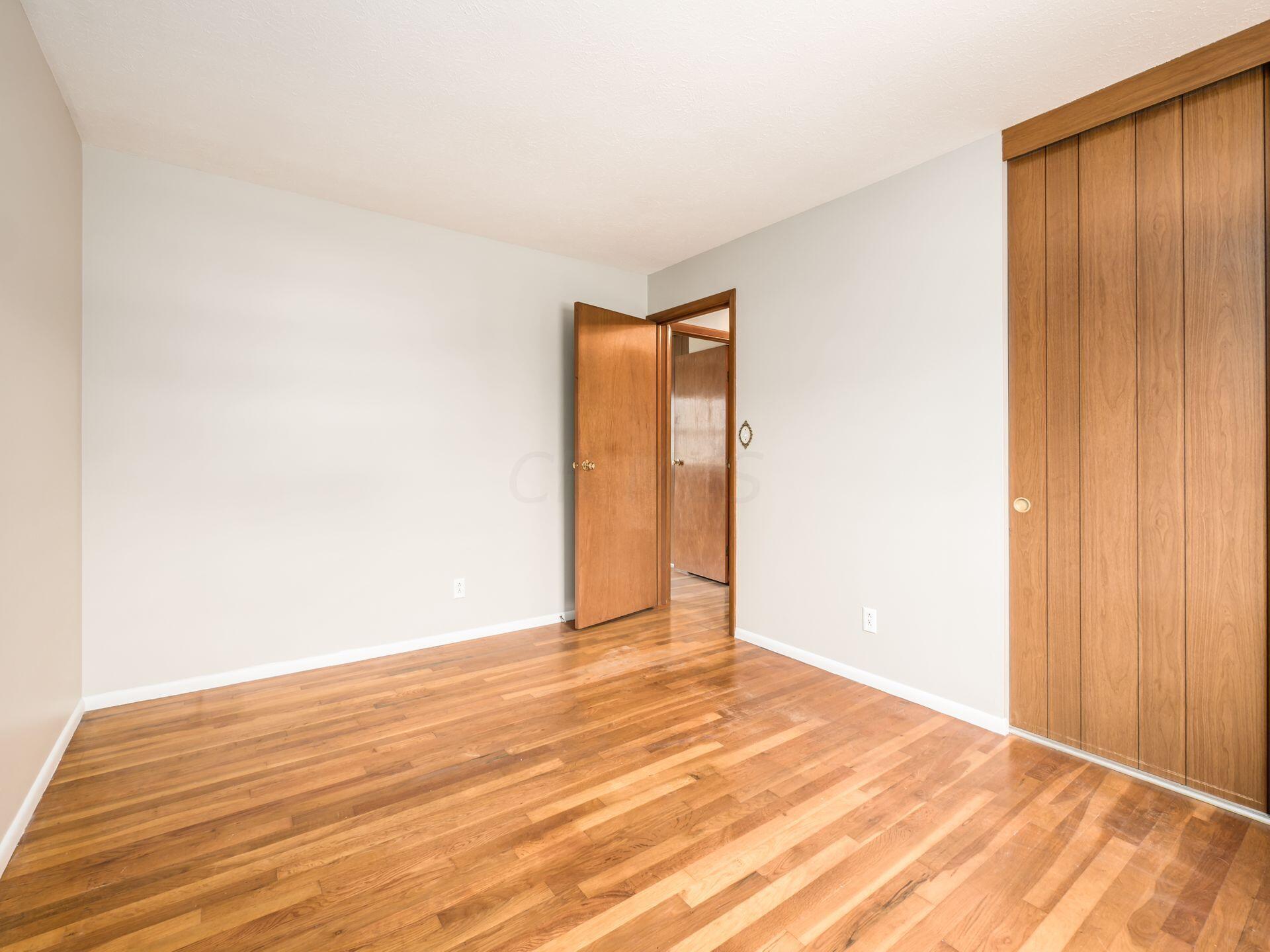 1591 Fall Brook Road Columbus, OH 43223 - Photo 15 of 32 Bedroom
