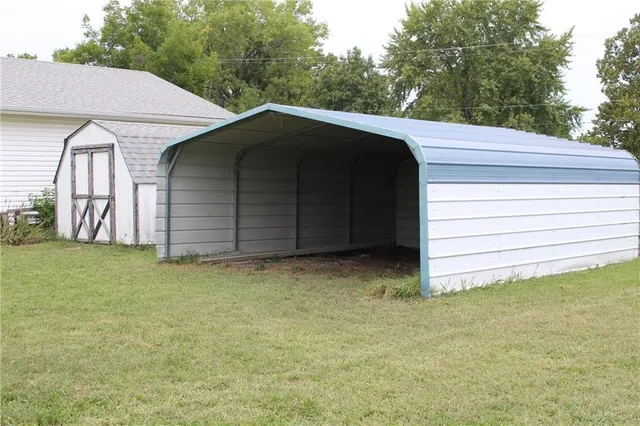 $162,500 | 203 South Jefferson Avenue, La Harpe, KS 66751