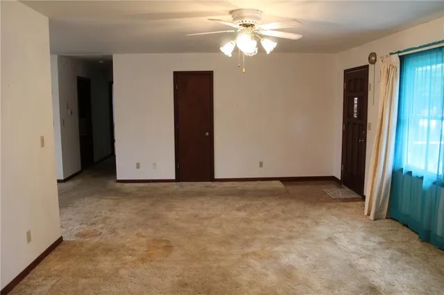 $162,500 | 203 South Jefferson Avenue, La Harpe, KS 66751