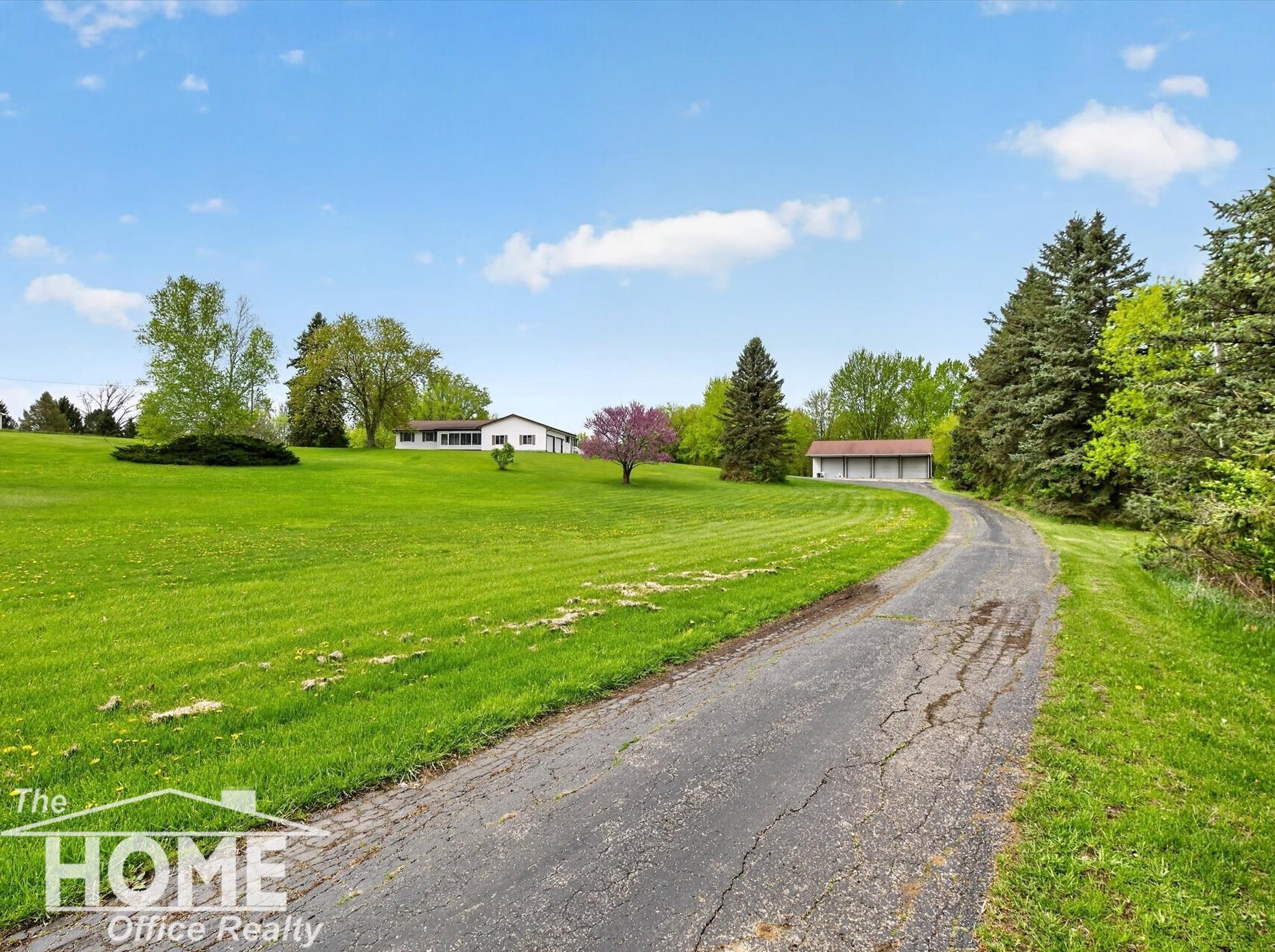 6444 Grand River Road Bancroft, MI 48414 - Photo 1 of 41