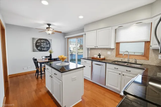 $585,000 | 725 Leslie Lane, Schaumburg, IL 60107