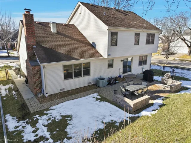 $585,000 | 725 Leslie Lane, Schaumburg, IL 60107
