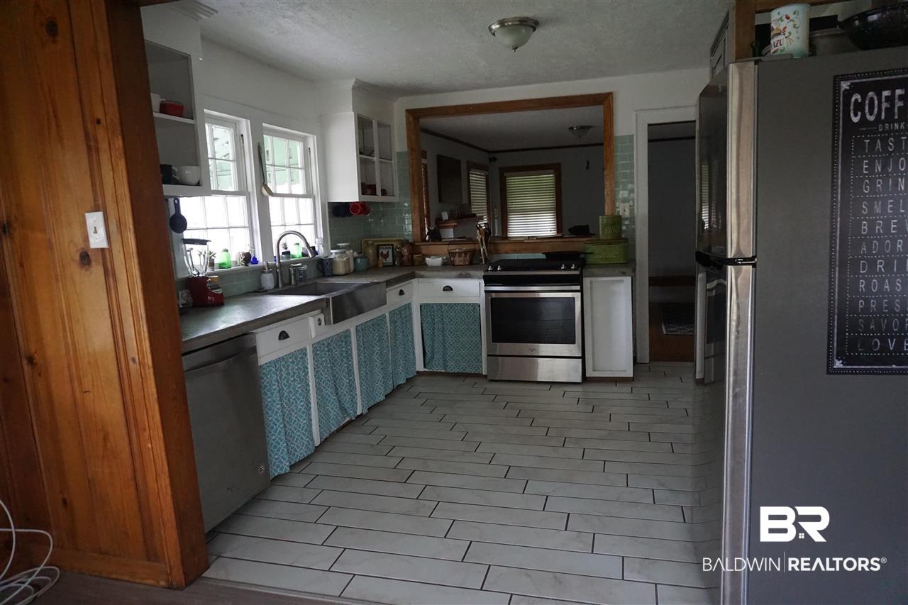 307 Weinacker Avenue Mobile, AL 36604 - Photo 7 of 26 Kitchen