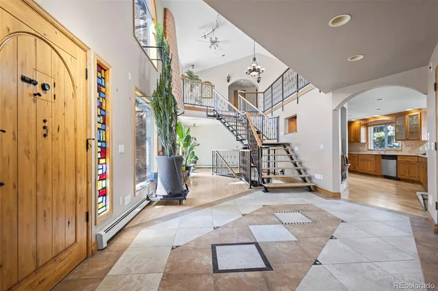 a view of an entryway with a livingroom