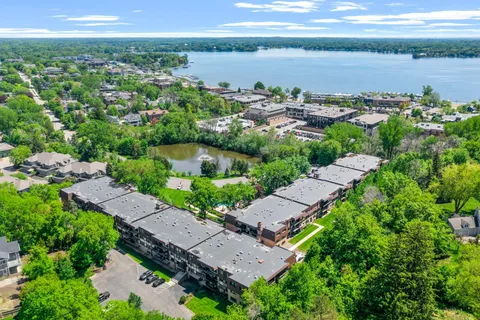 $330,000 | 205 Barry Avenue South, Unit 117, Wayzata, MN 55391