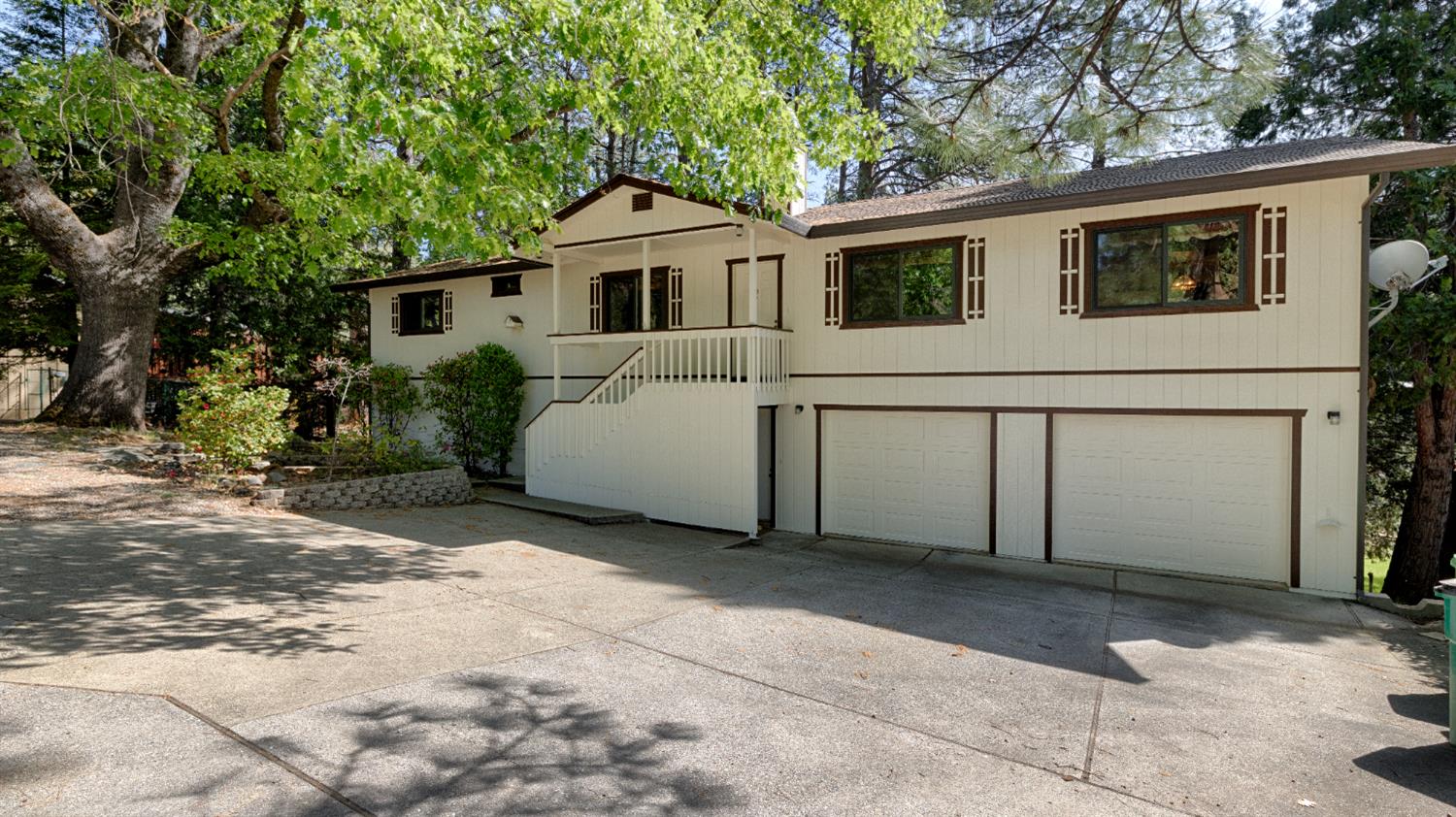 16173 Norlene Way Grass Valley, CA 95949 - Photo 11 of 25 a view of a house with a large tree