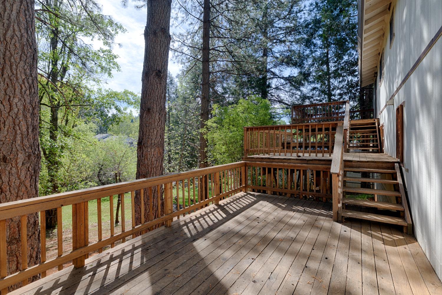 16173 Norlene Way Grass Valley, CA 95949 - Photo 10 of 25 a view of balcony with wooden floor and fence