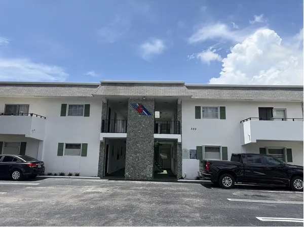$1,995 | 320 Southwest 1st Street, Unit D4, Pompano Beach, FL 33060