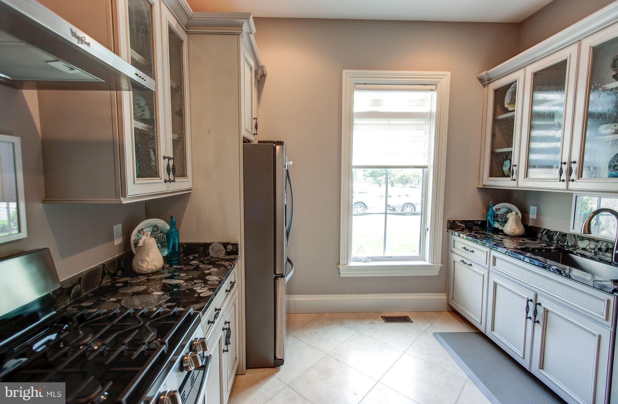 952 Towlston Road McLean, VA 22102 - Photo 16 of 32 Caterer's Kitchen