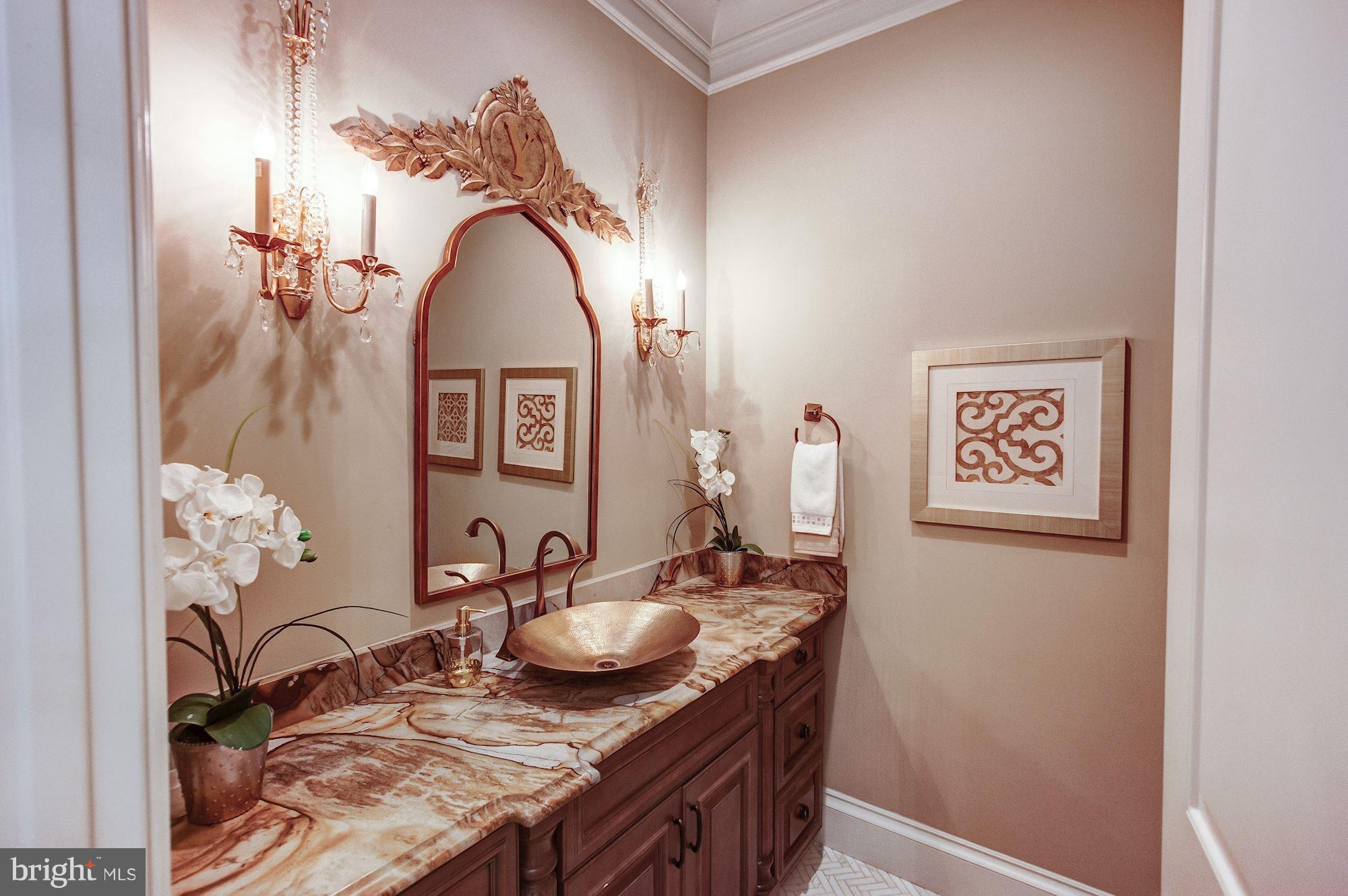 952 Towlston Road McLean, VA 22102 - Photo 17 of 32 Main Level Powder Room