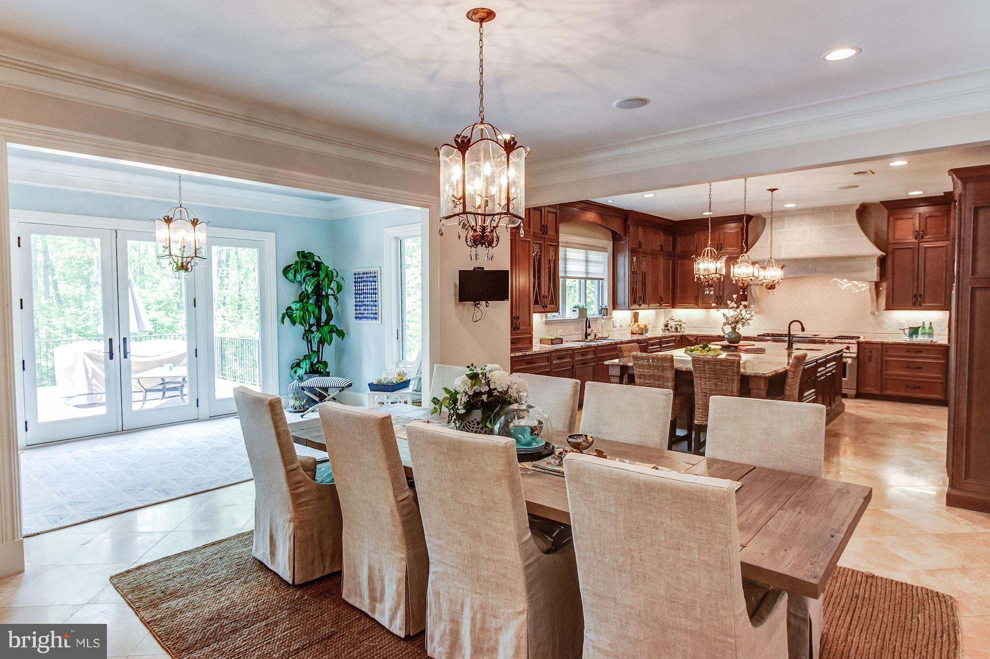 952 Towlston Road McLean, VA 22102 - Photo 9 of 32 Breakfast Room & Kitchen