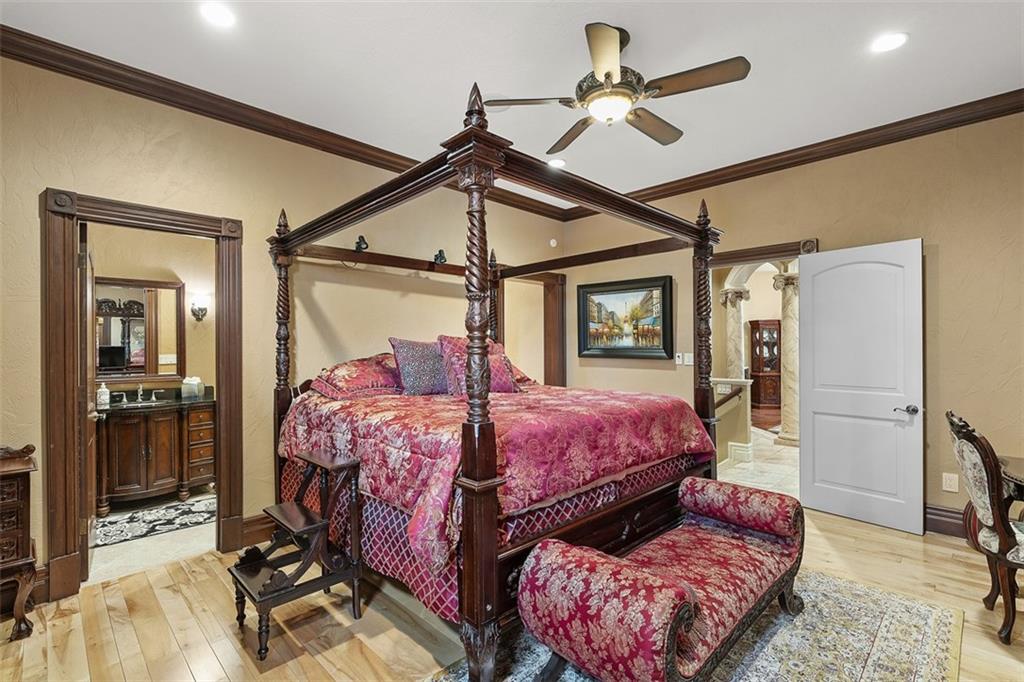 262 Justabout Road Venetia, PA 15367 - Photo 11 of 49 a bed room with a bed and a mirror