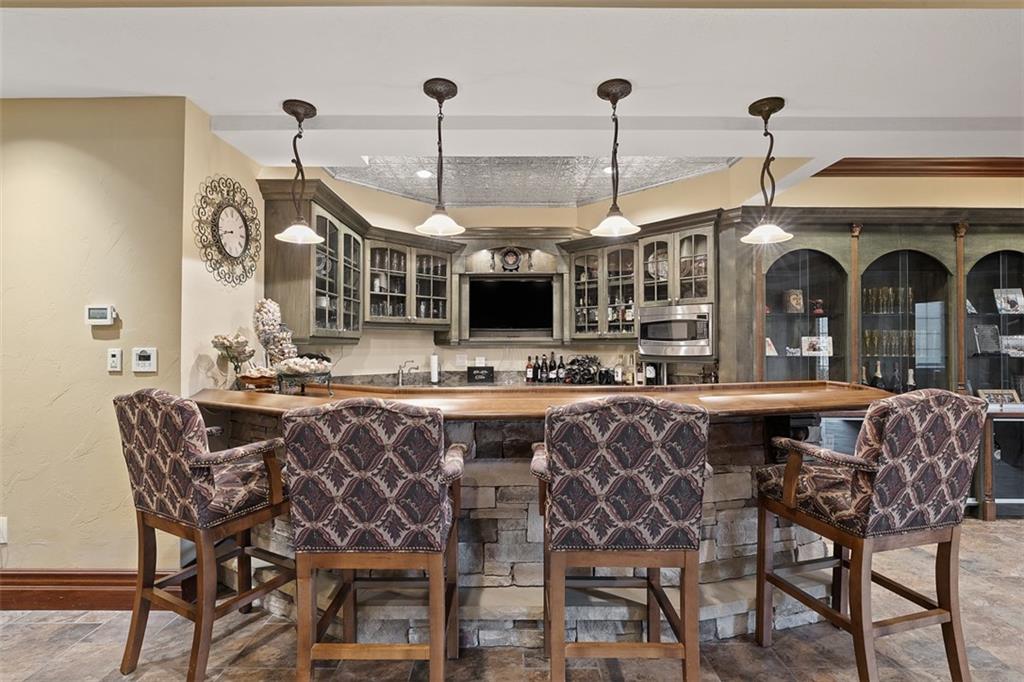 262 Justabout Road Venetia, PA 15367 - Photo 28 of 49 a view of a dining room with furniture