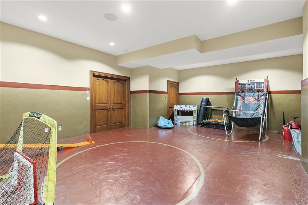 262 Justabout Road Venetia, PA 15367 - Photo 35 of 49 a view of a chairs in a room