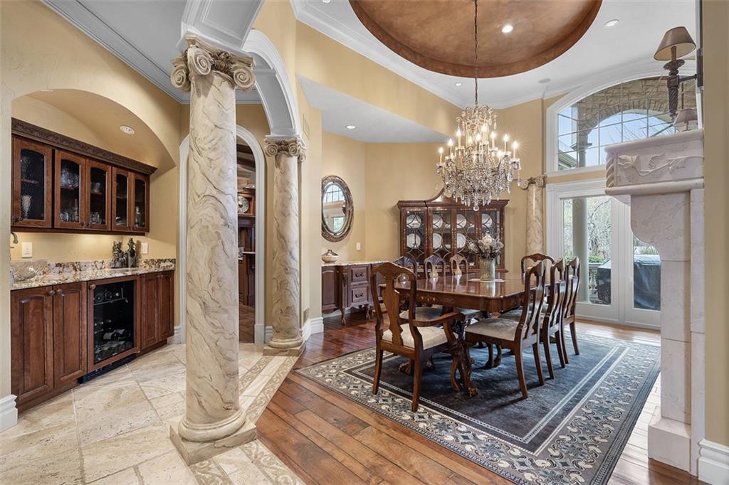 262 Justabout Road Venetia, PA 15367 - Photo 10 of 49 a view of a dining room with furniture