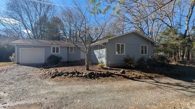 $3,600 | 10 Sherwood Avenue, Foxboro, MA 02035