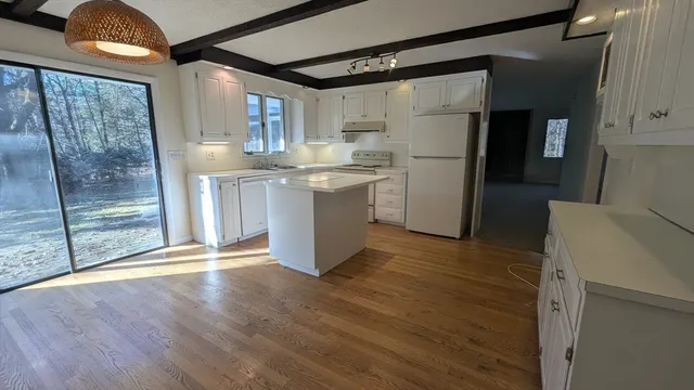 $3,600 | 10 Sherwood Avenue, Foxboro, MA 02035