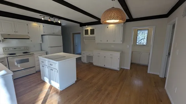 $3,600 | 10 Sherwood Avenue, Foxboro, MA 02035