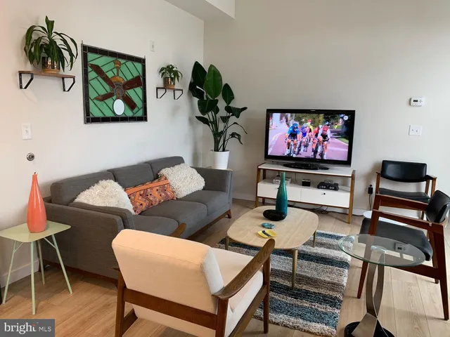 $1,695 | 18 West Girard Avenue, Unit 405, Philadelphia, PA 19123