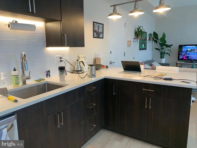 $1,695 | 18 West Girard Avenue, Unit 405, Philadelphia, PA 19123