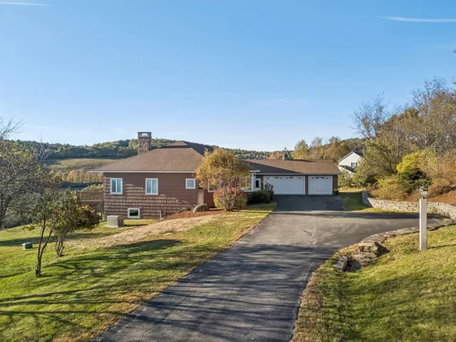 $1,495,000 | 31 Eagle Ridge Drive, Lebanon, NH 03766