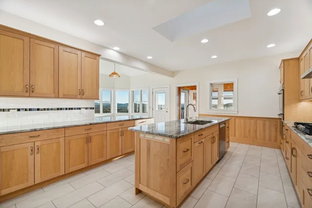 $1,495,000 | 31 Eagle Ridge Drive, Lebanon, NH 03766