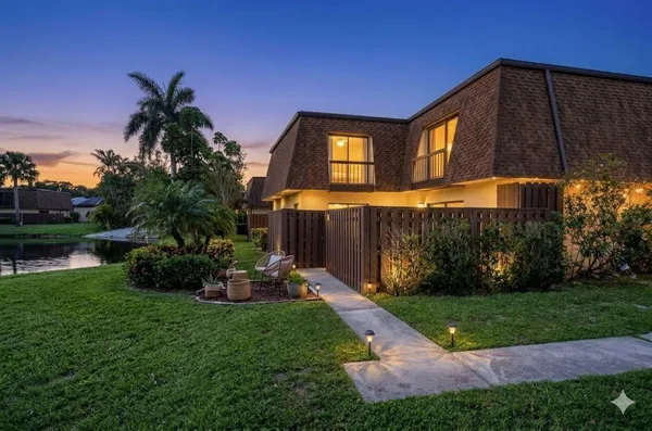 $2,555 | 110 North Delaware Boulevard, Unit 15D, Jupiter, FL 33458