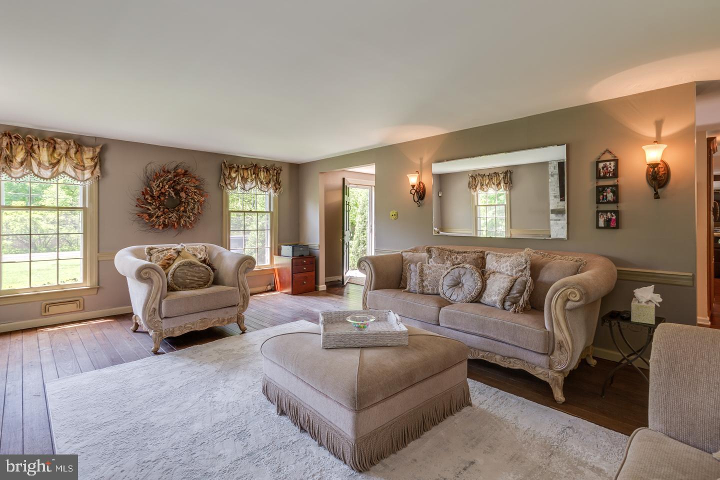 121 Haines Drive Moorestown, NJ 08057 - Photo 7 of 49 Large living room w/hardwood floors