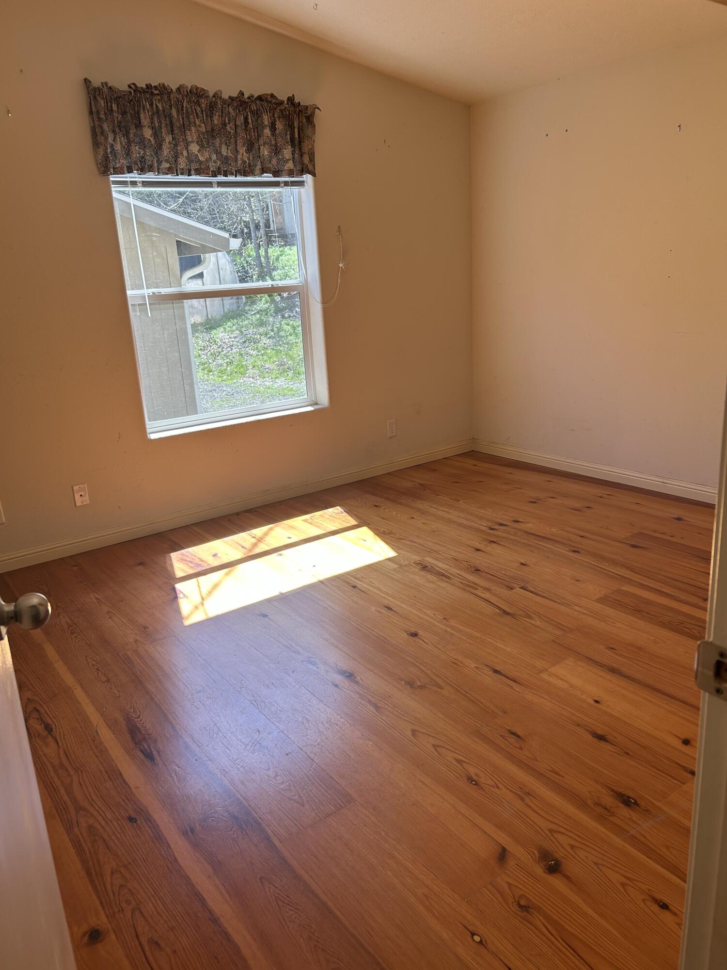 9445 East Antelope Road Eagle Point, OR 97524 - Photo 11 of 14 Bedroom