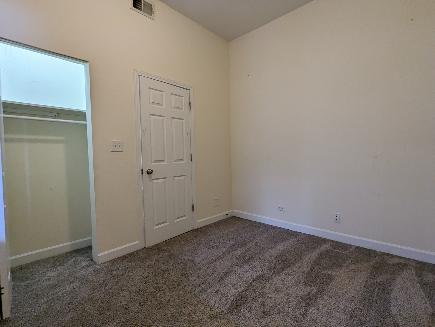 2134 West Concord Place, Unit 1R Chicago, IL 60647 - Photo 14 of 18 an empty room with closet area