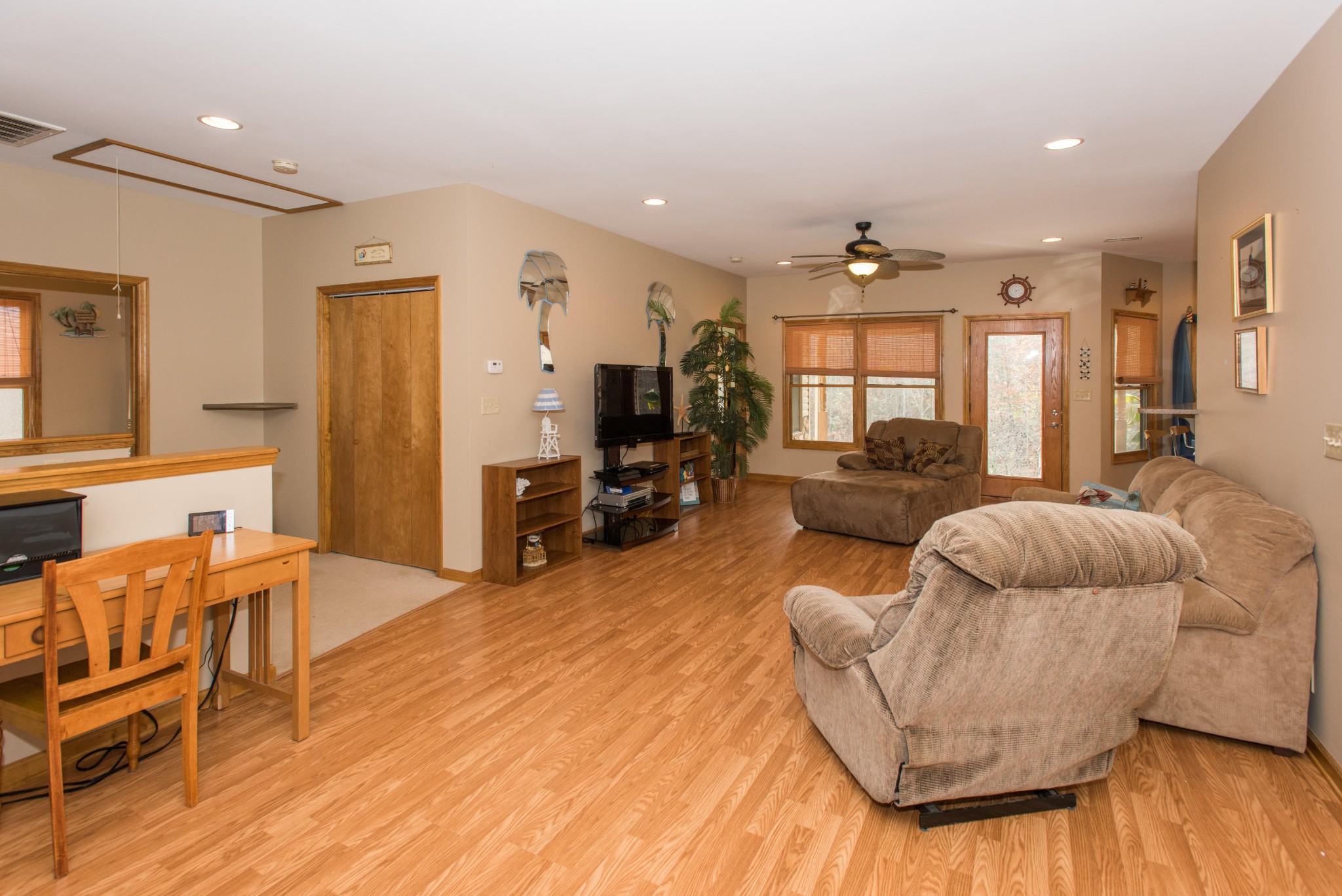 254 Logan Lane Heiskell, TN 37754 - Photo 9 of 39 a living room with furniture and wooden floor