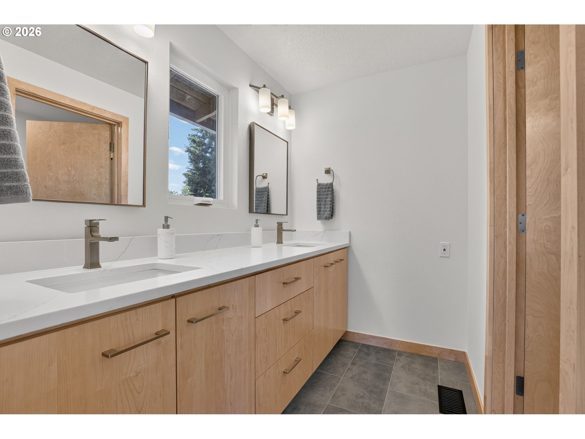 3165 Southwest Raleighview Drive Portland, OR 97225 - Photo 26 of 48 Gallery Image 26
