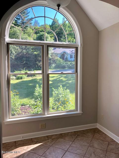 182 South Mountain Road Pittsfield, MA 01201 - Photo 12 of 18 Foyer