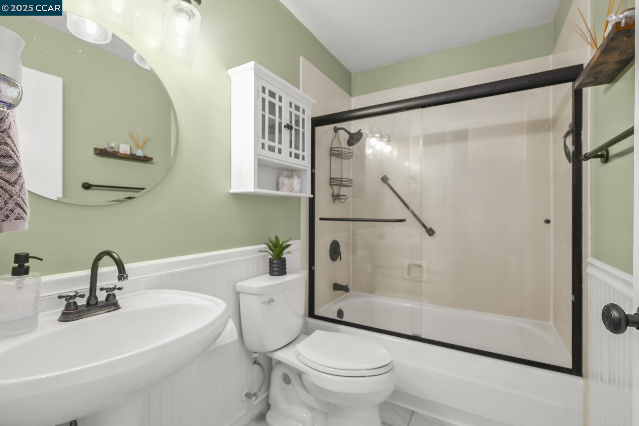 1435 Bel Air Drive, Unit C Concord, CA 94521 - Photo 12 of 25 a bathroom with a sink mirror bathtub and toilet