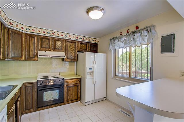 4506 Ridgeglen Road Colorado Springs, CO 80918 - Photo 3 of 30