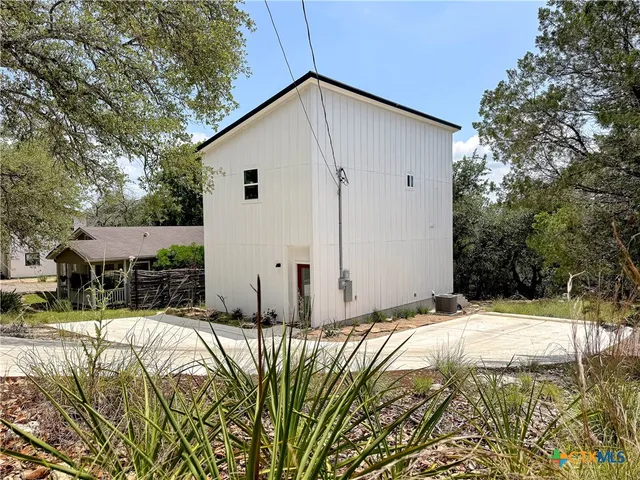 $1,875 | 1200 Willow Drive, Canyon Lake, TX 78133