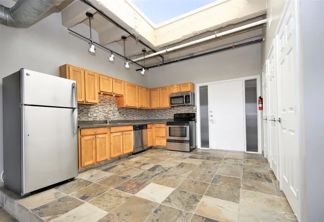 $2,399 | 230 West Alabama Street, Unit 1105, Houston, TX 77006