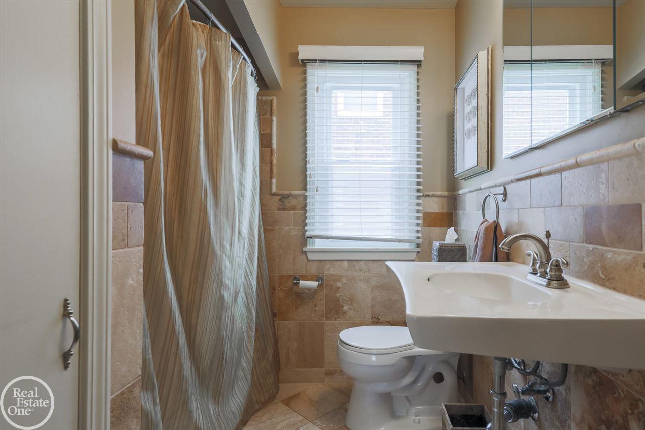 374 Ridgemont Road Grosse Pointe Farms, MI 48236 - Photo 11 of 25