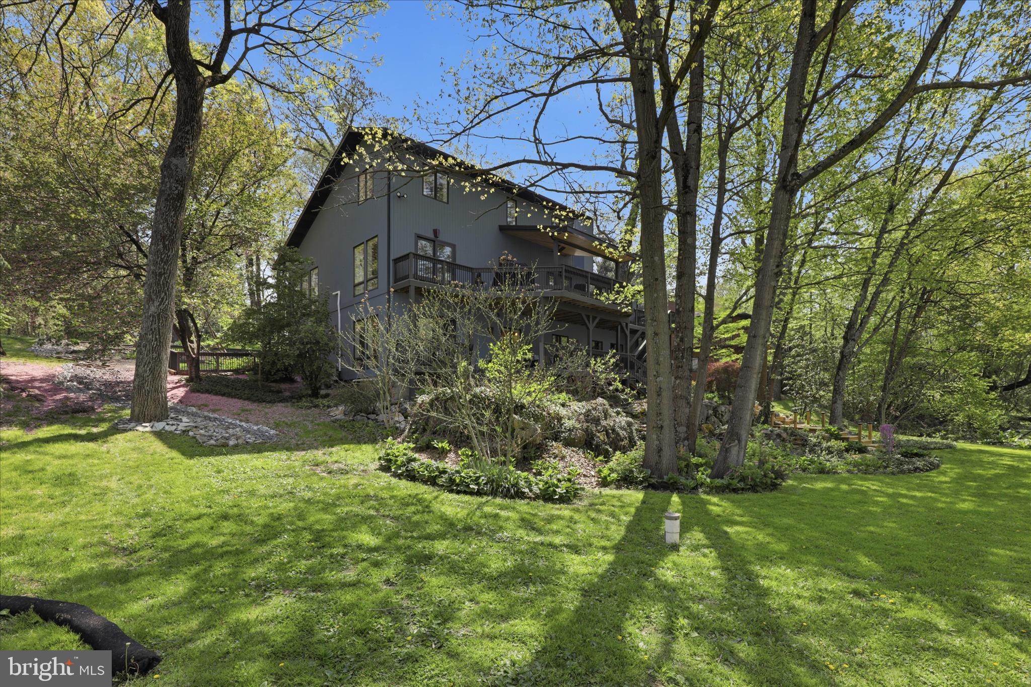 137 East Woods Drive Lititz, PA 17543 - Photo 55 of 64 a backyard of a house with lots of green space