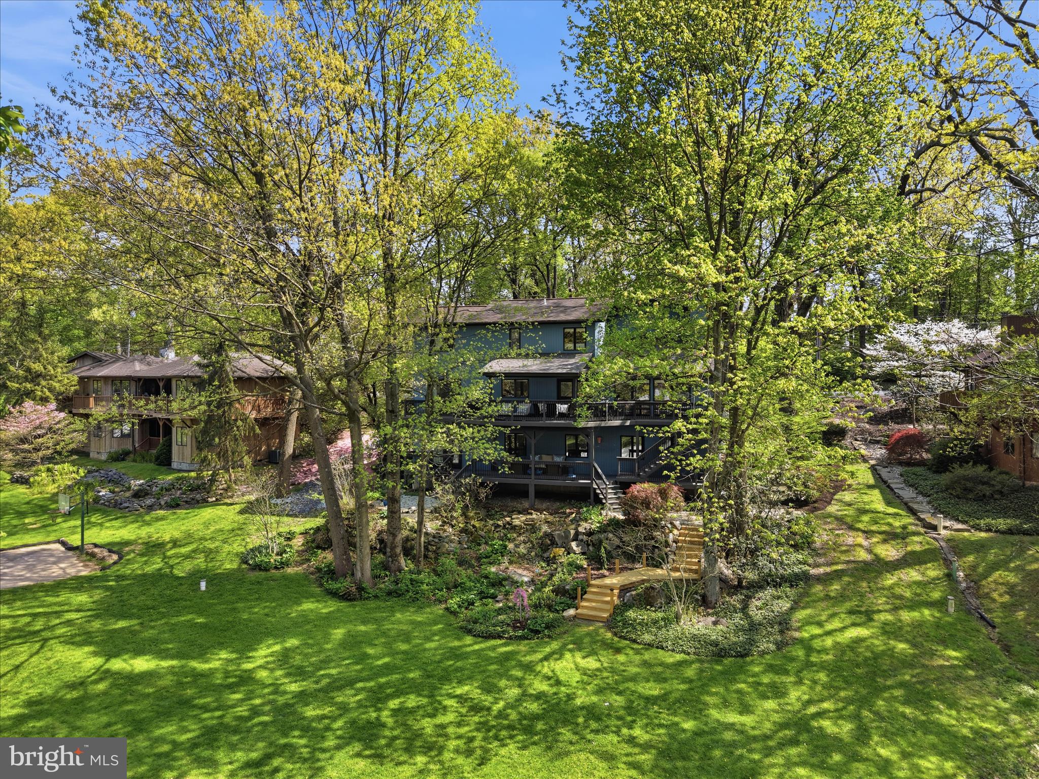 137 East Woods Drive Lititz, PA 17543 - Photo 63 of 64 a backyard of a house with table and chairs