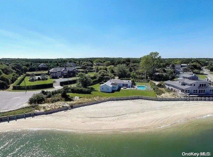 a view of a parking area