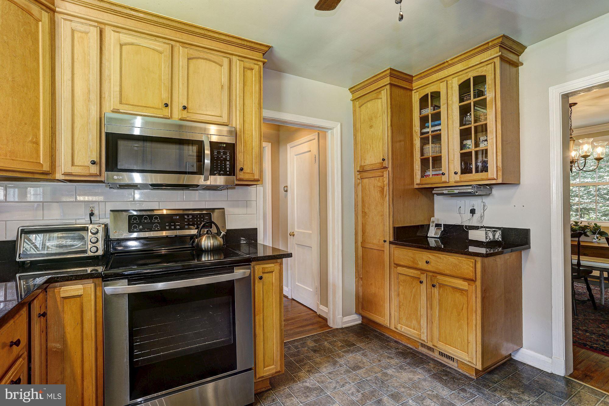 6806 Ridgewood Road Towson, MD 21286 - Photo 11 of 36 Kitchen
