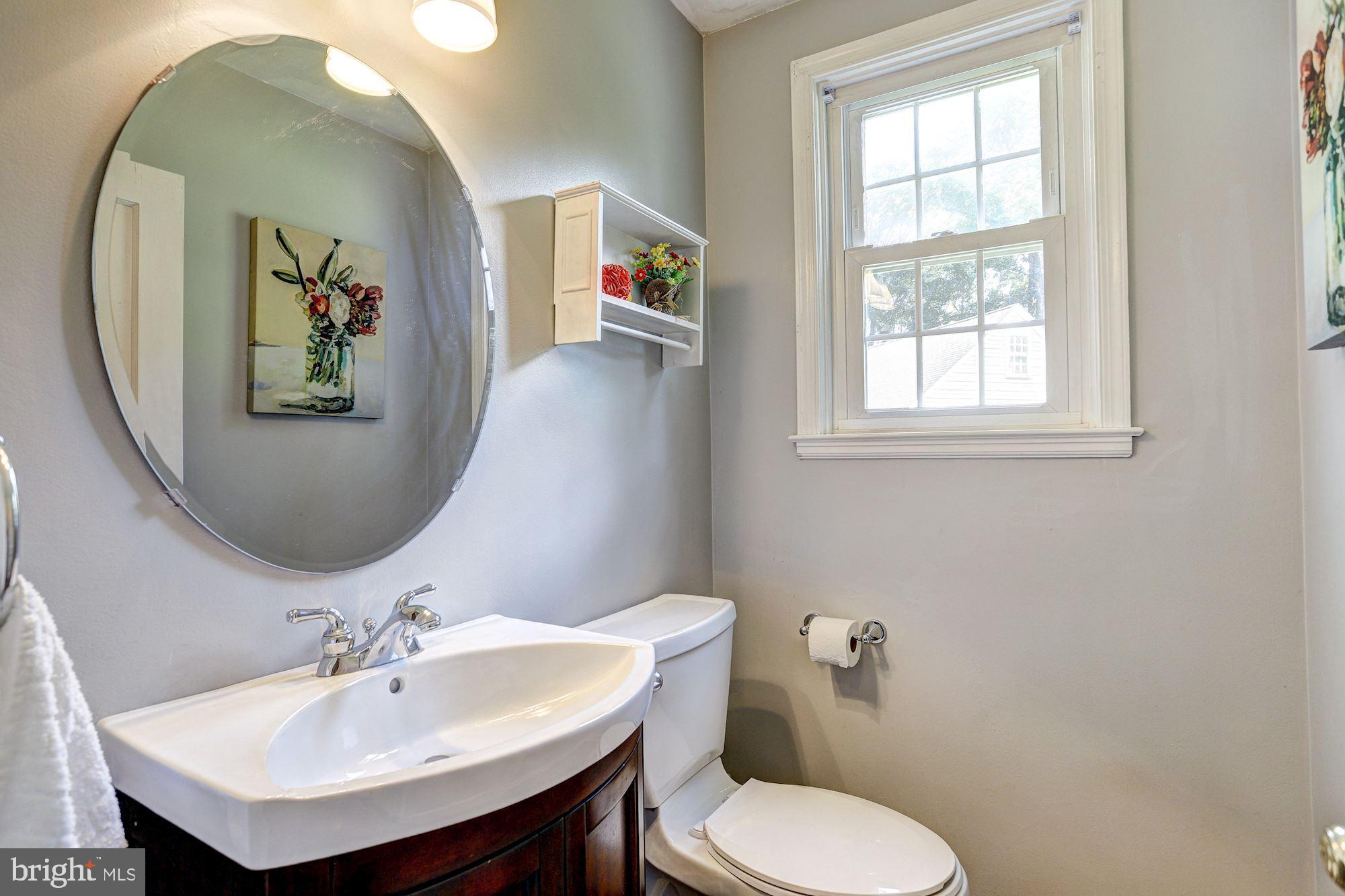 6806 Ridgewood Road Towson, MD 21286 - Photo 12 of 36 Powder Room