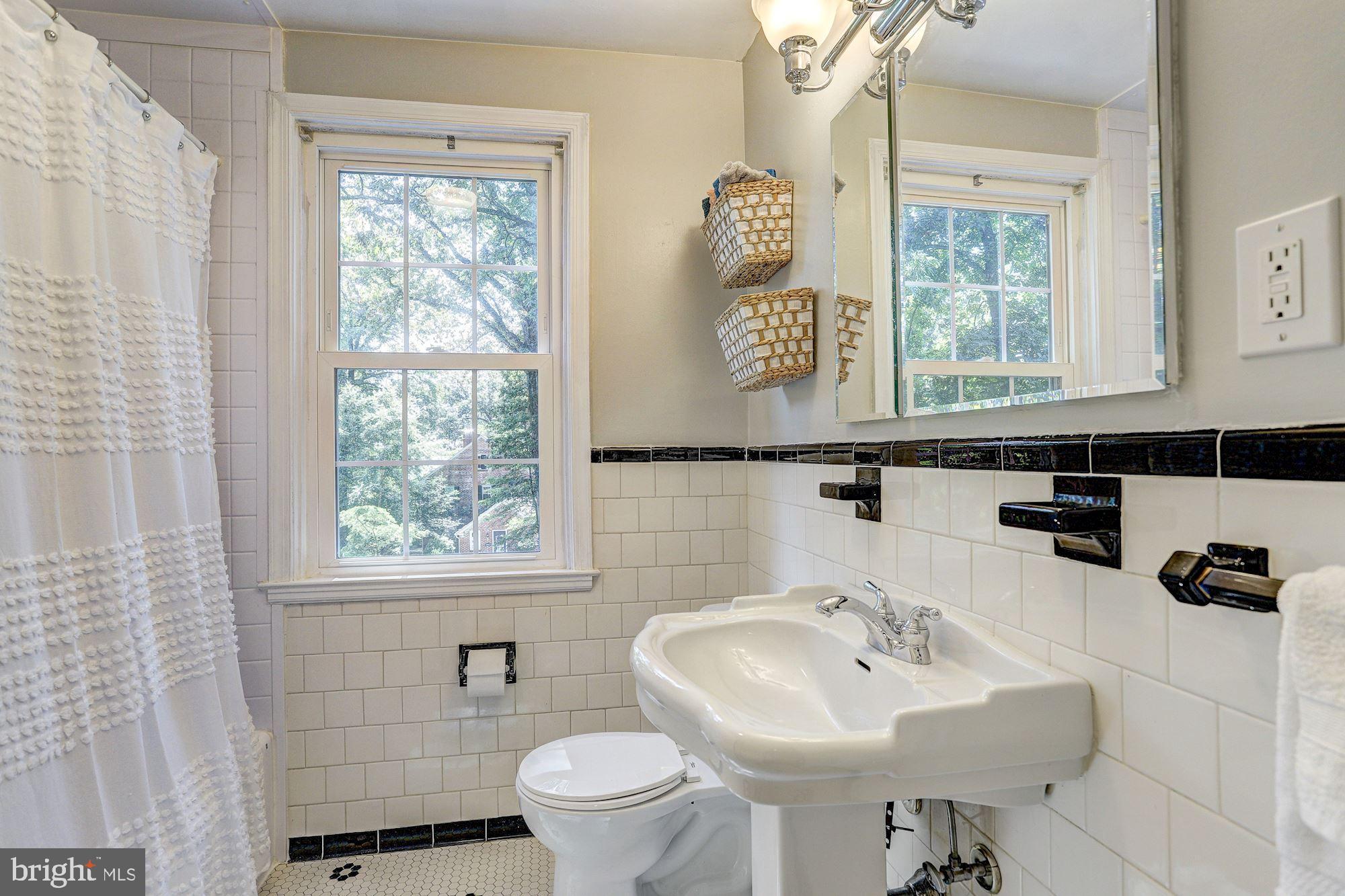 6806 Ridgewood Road Towson, MD 21286 - Photo 20 of 36 Powder Room