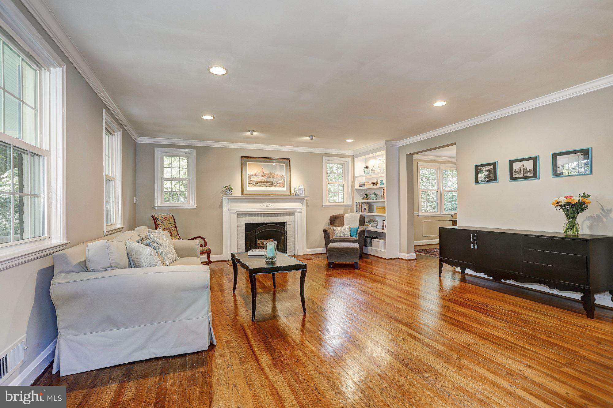 6806 Ridgewood Road Towson, MD 21286 - Photo 3 of 36 Living Room