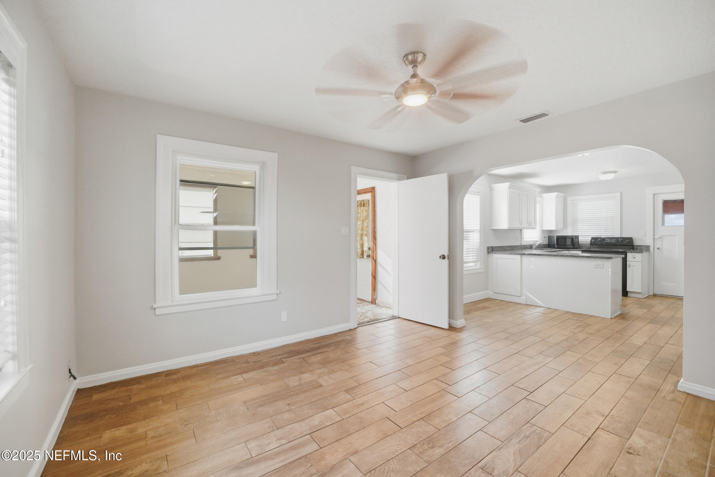 1211 Penman Road Jacksonville Beach, FL 32250 - Photo 8 of 44 Fantastic Family Room