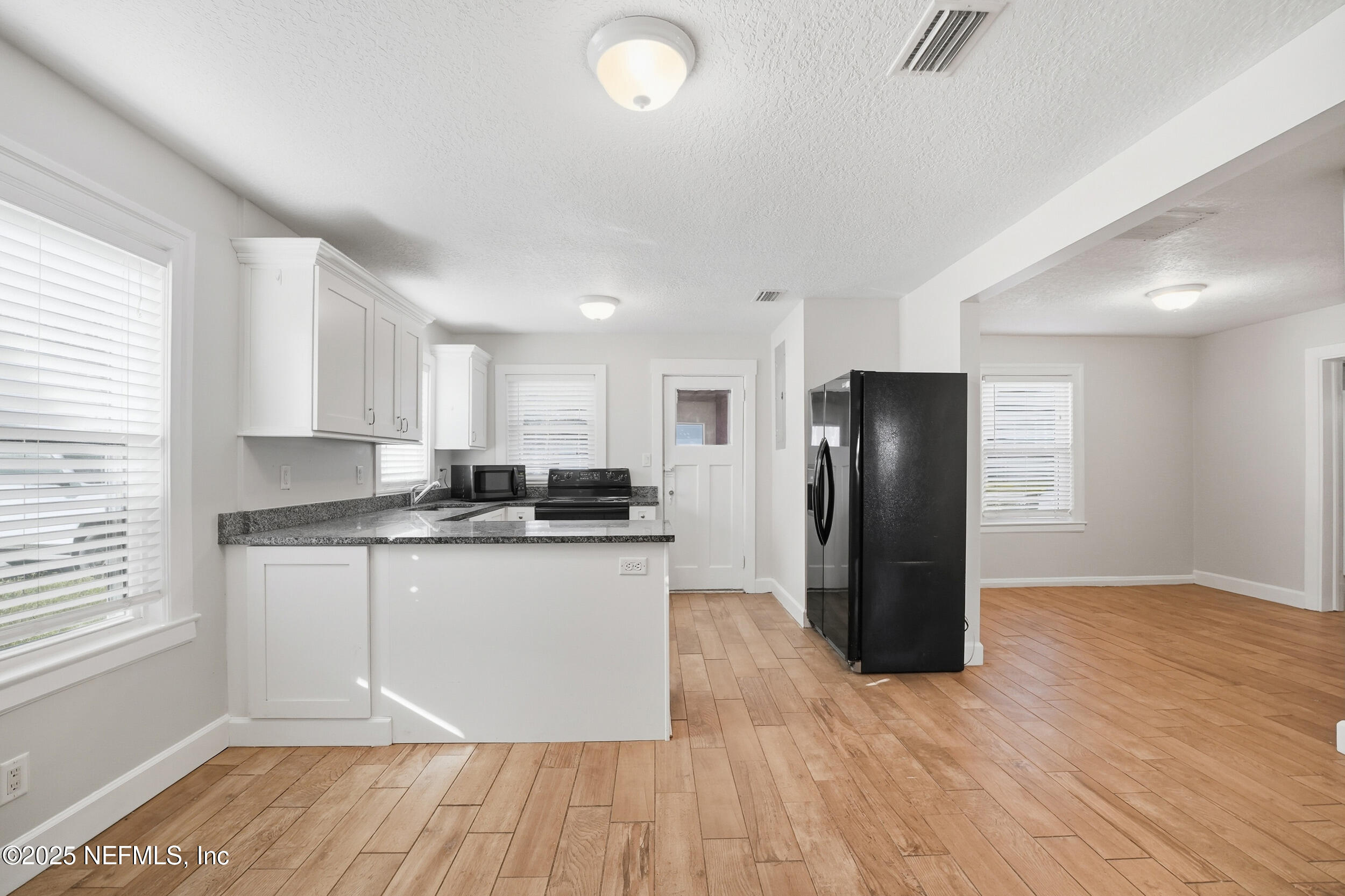 1211 Penman Road Jacksonville Beach, FL 32250 - Photo 9 of 44 Big, Bright Kitchen